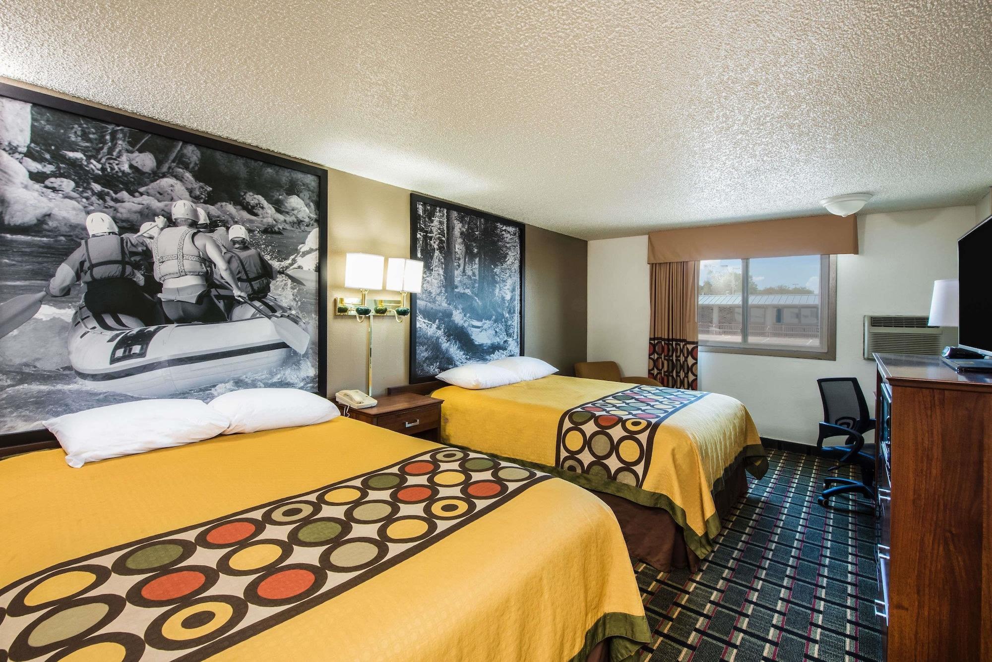 Hotel Super 8 By Wyndham Pueblo Exteriér fotografie
