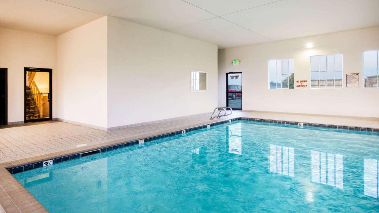 Hotel Super 8 By Wyndham Pueblo Exteriér fotografie