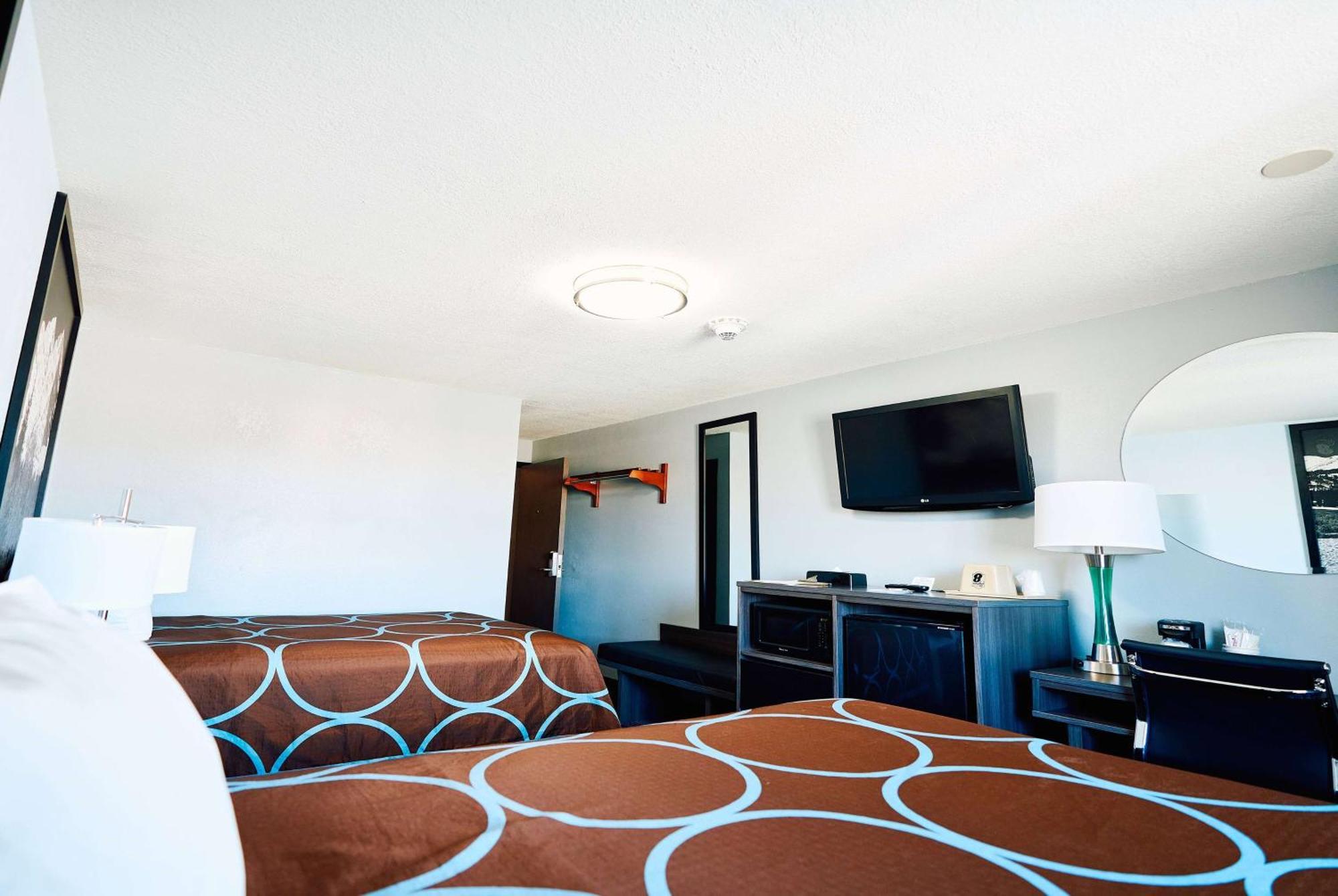 Hotel Super 8 By Wyndham Pueblo Exteriér fotografie
