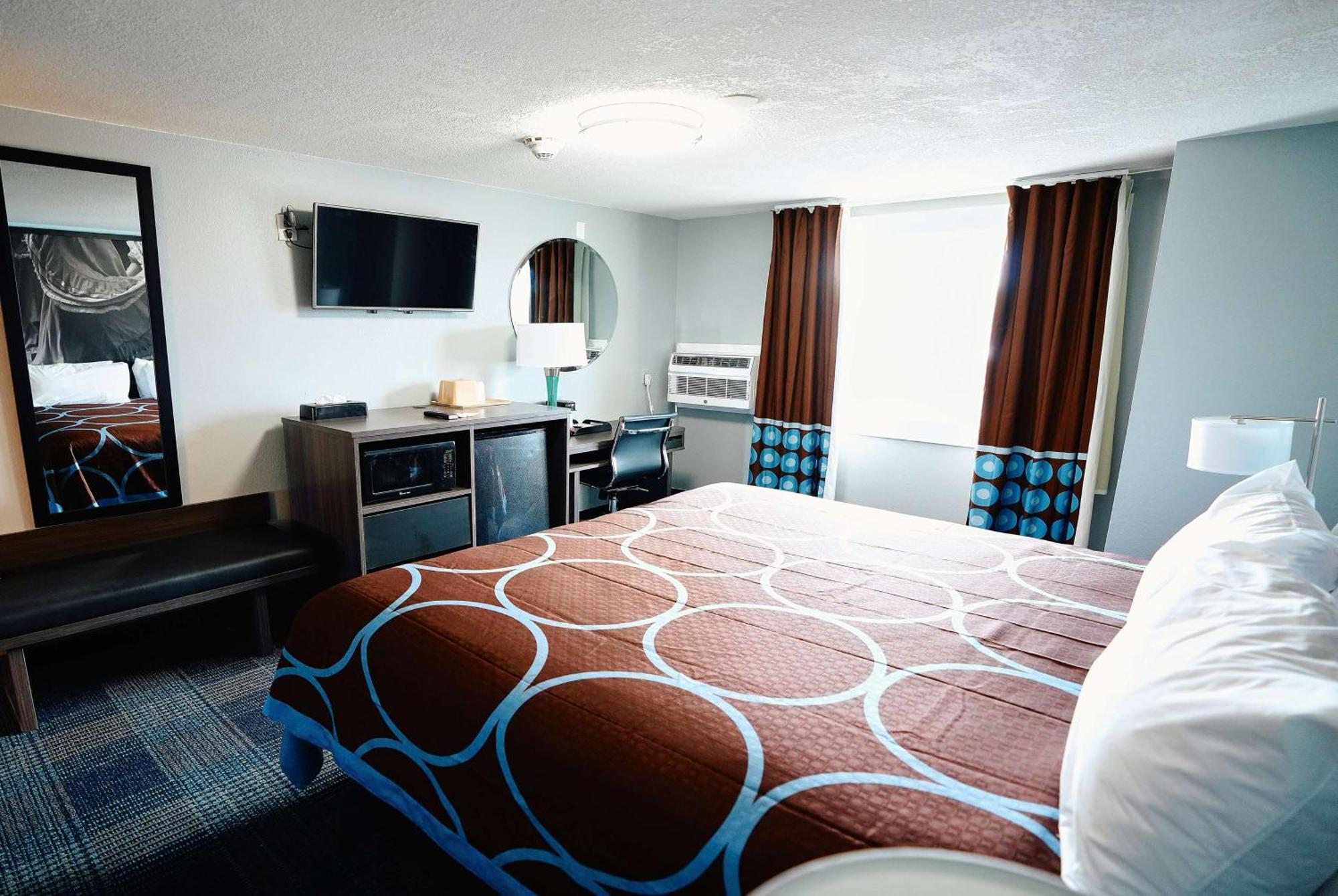 Hotel Super 8 By Wyndham Pueblo Exteriér fotografie